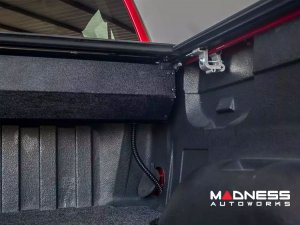 Chevrolet Silverado Bed Cover - Switchblade - Pace Edwards - 5ft 8in Bed Chevrolet Silverado Bed Cover - Switchblade - Pace Edwards - 5ft 8in Bed